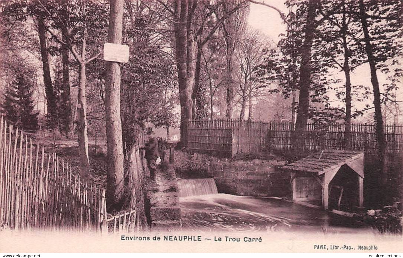 Neauphle Le Château        78     Le Trou Carré. Lavoir            (voir Scan) - Neauphle Le Chateau