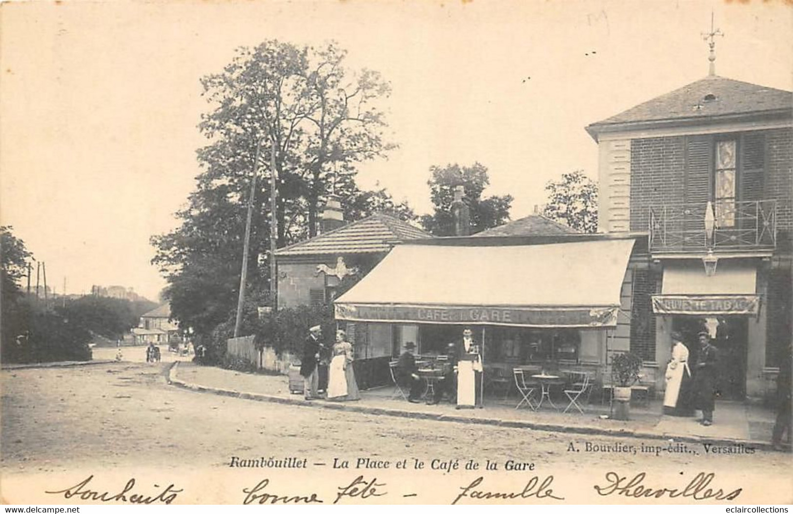 Rambouillet         78         La  Place Et Le Café De La Gare      (voir Scan) - Rambouillet