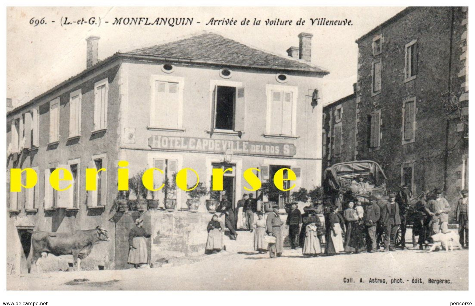 47  Monflanquin  Groupe De Personnes à L'arrivée De La Voiture De Villeneuve - Monflanquin