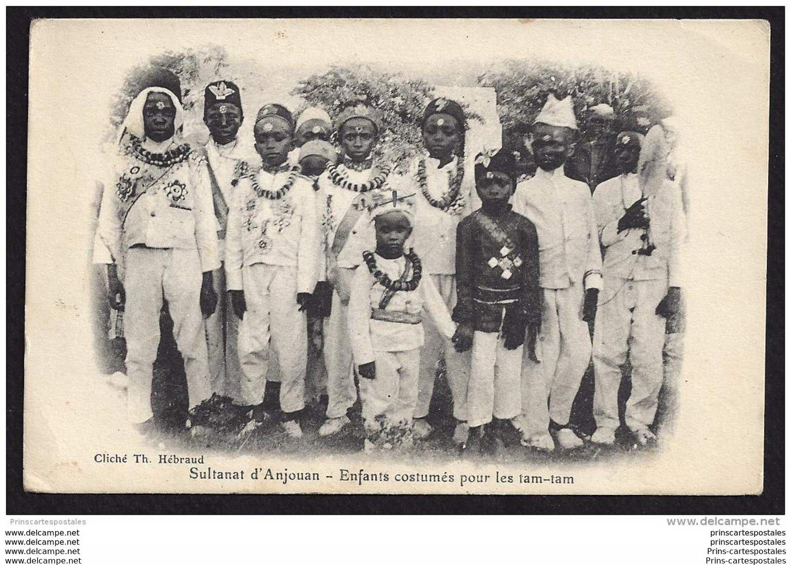 CPA Comores Sultanat D'Anjouan Enfants Costumés Pour Les Tam Tam - Comores