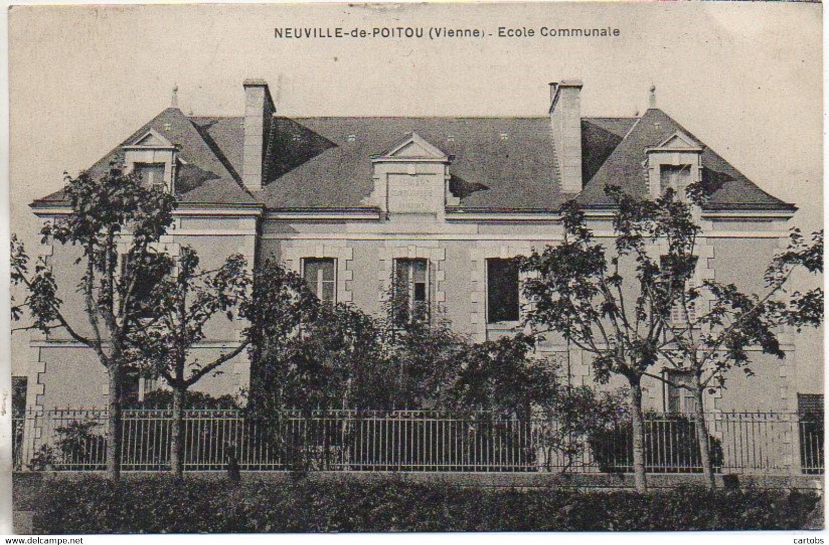 86 NEUVILLE-de-POITOU Ecole Communale - Neuville En Poitou