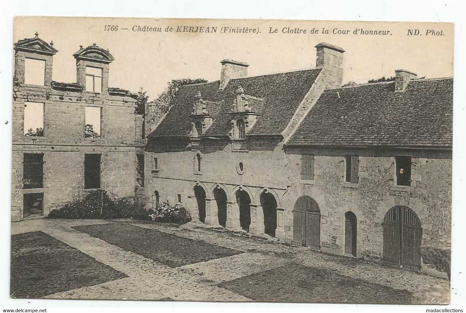 Saint Vougay (29 - Finistère) Château De Kerjean. Le Cloitre De La Cour D'honneur - Saint-Vougay