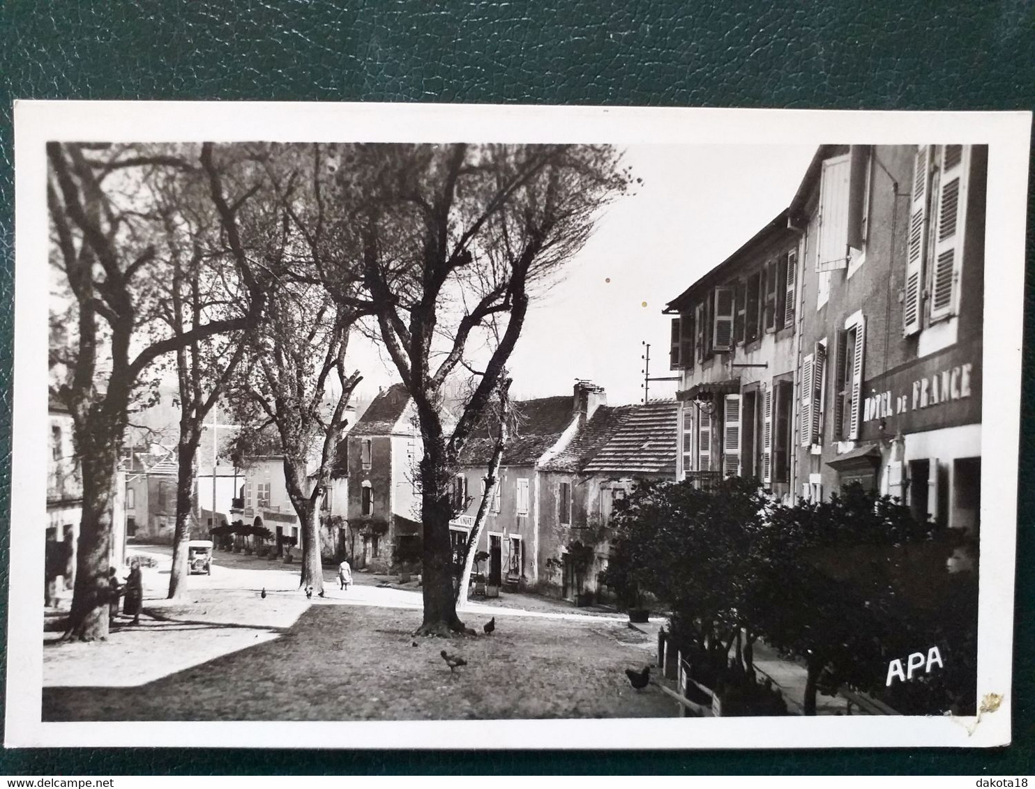 46, Salviac ,la Place Et L'hôtel De France  En 1949  ...scan Recto  Verso - Salviac