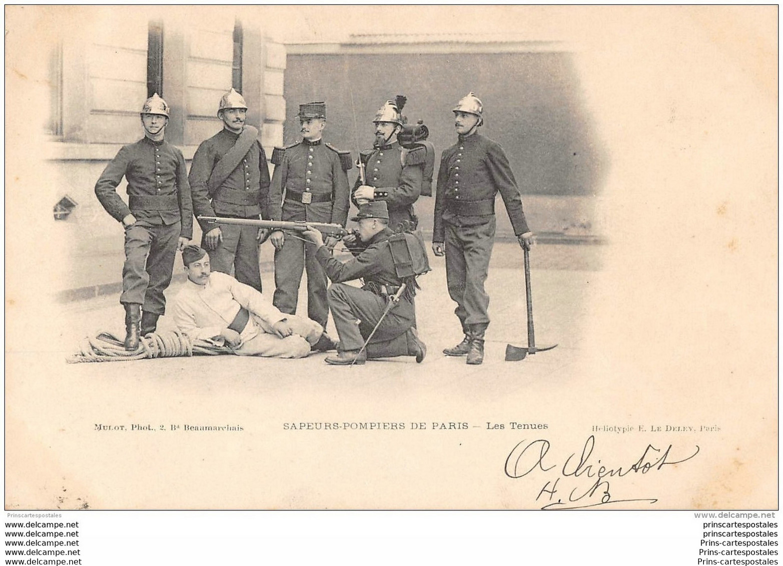 CPA 75 Sapeurs Pompiers De Paris Les Tenues - Feuerwehr