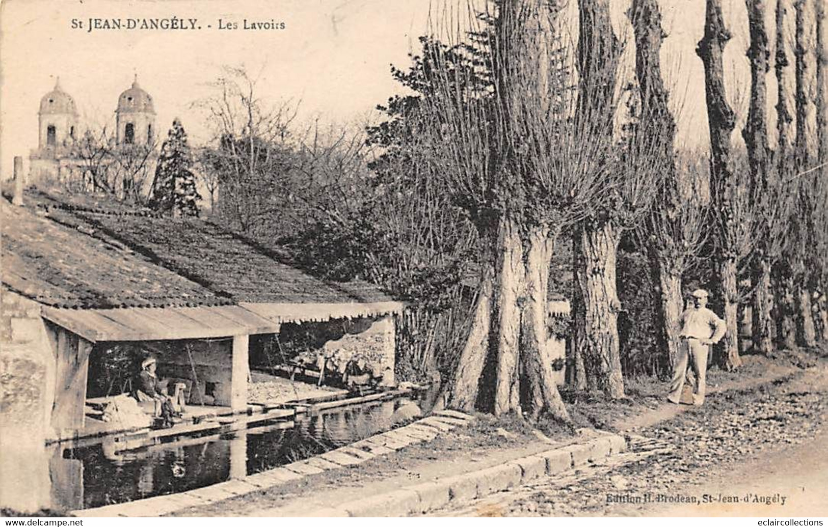 Saint Jean D'Angély           17       Les Lavoirs       (voir Scan) - Saint-Jean-d'Angely