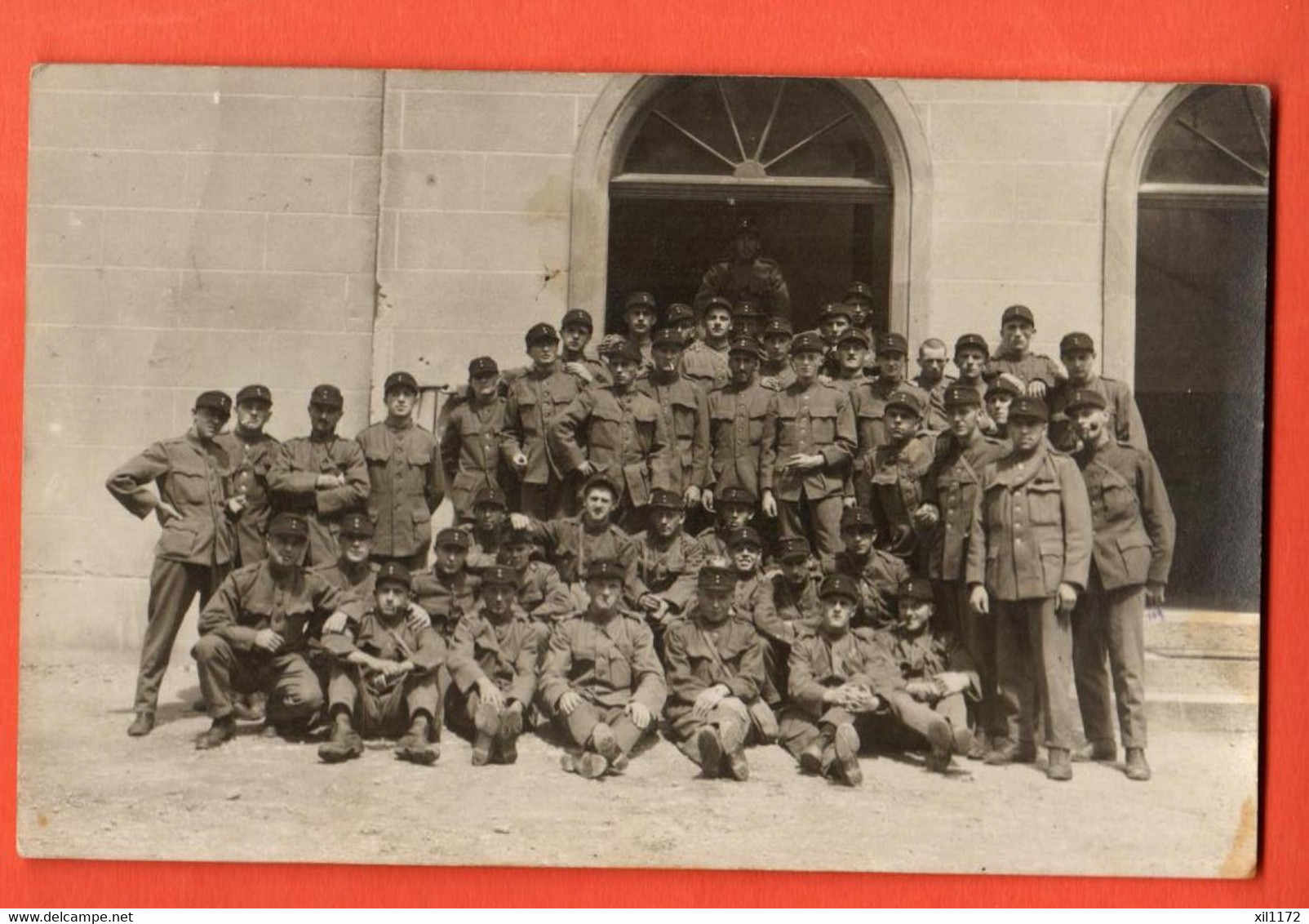 ZLB-26 Photo De Groupe De Militaires à La Caserne De Colombier. Circulé En 1928 Vers Les Breuleux - Colombier