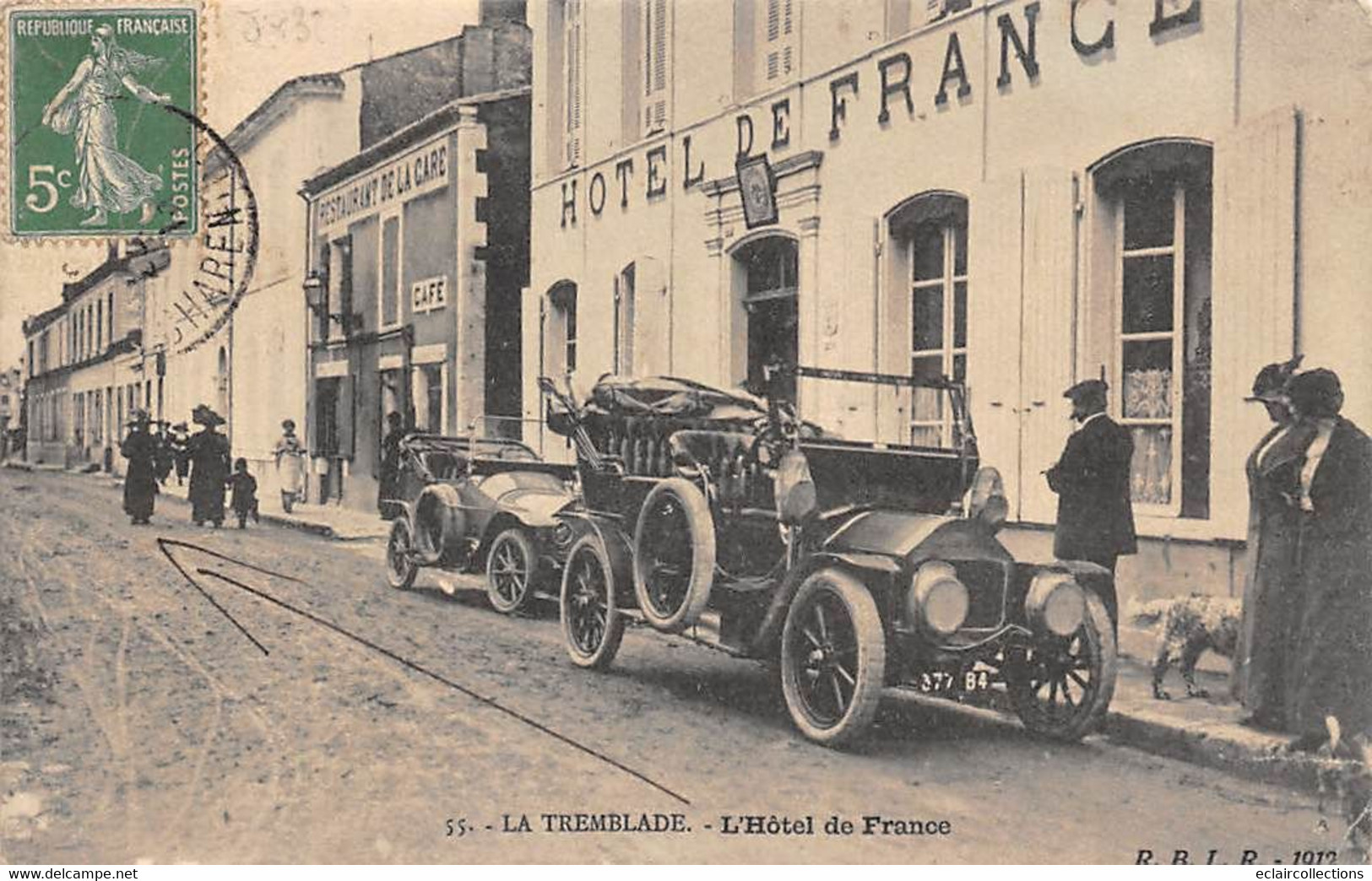 La Tremblade           17         L'Hôtel De France   Avec Une Voiture En Gros Plan. Marque ???    (voir Scan) - La Tremblade