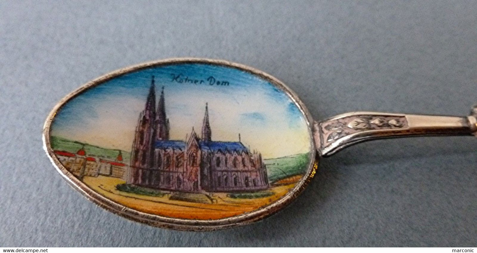 KÖLN Allemagne - Ancienne Petite Cuillère Souvenir Emaillée, Armoiries Et Vue Sur L'Eglise - Spoons