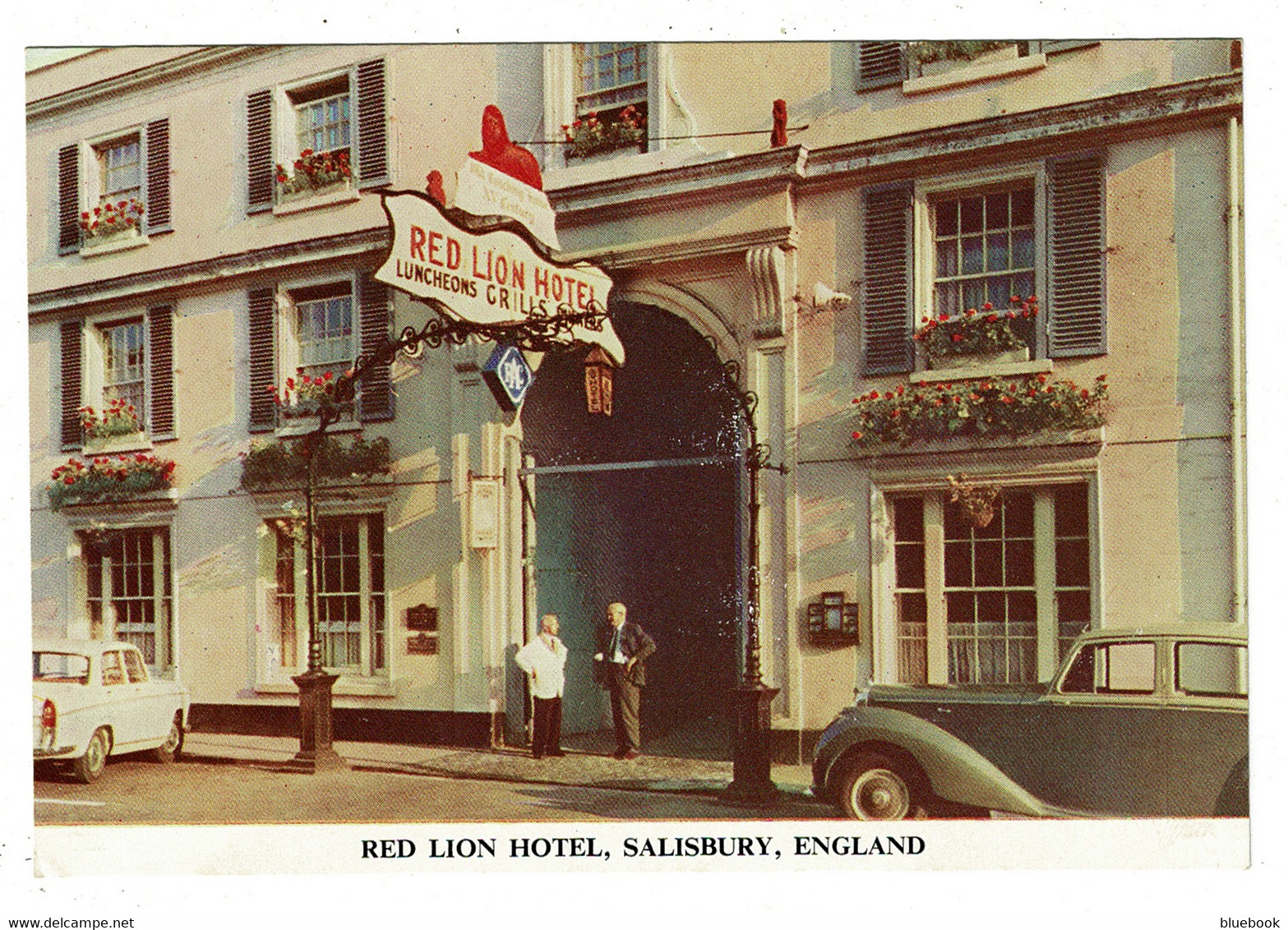 Ref 1480 - Postcard - Cars Outside Red Lion Hotel - Salisbury - Wiltshire - Salisbury