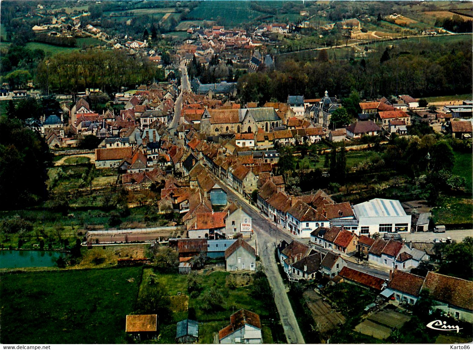 St Amand En Puisaye * Vue Générale Aérienne Du Village - Saint-Amand-en-Puisaye