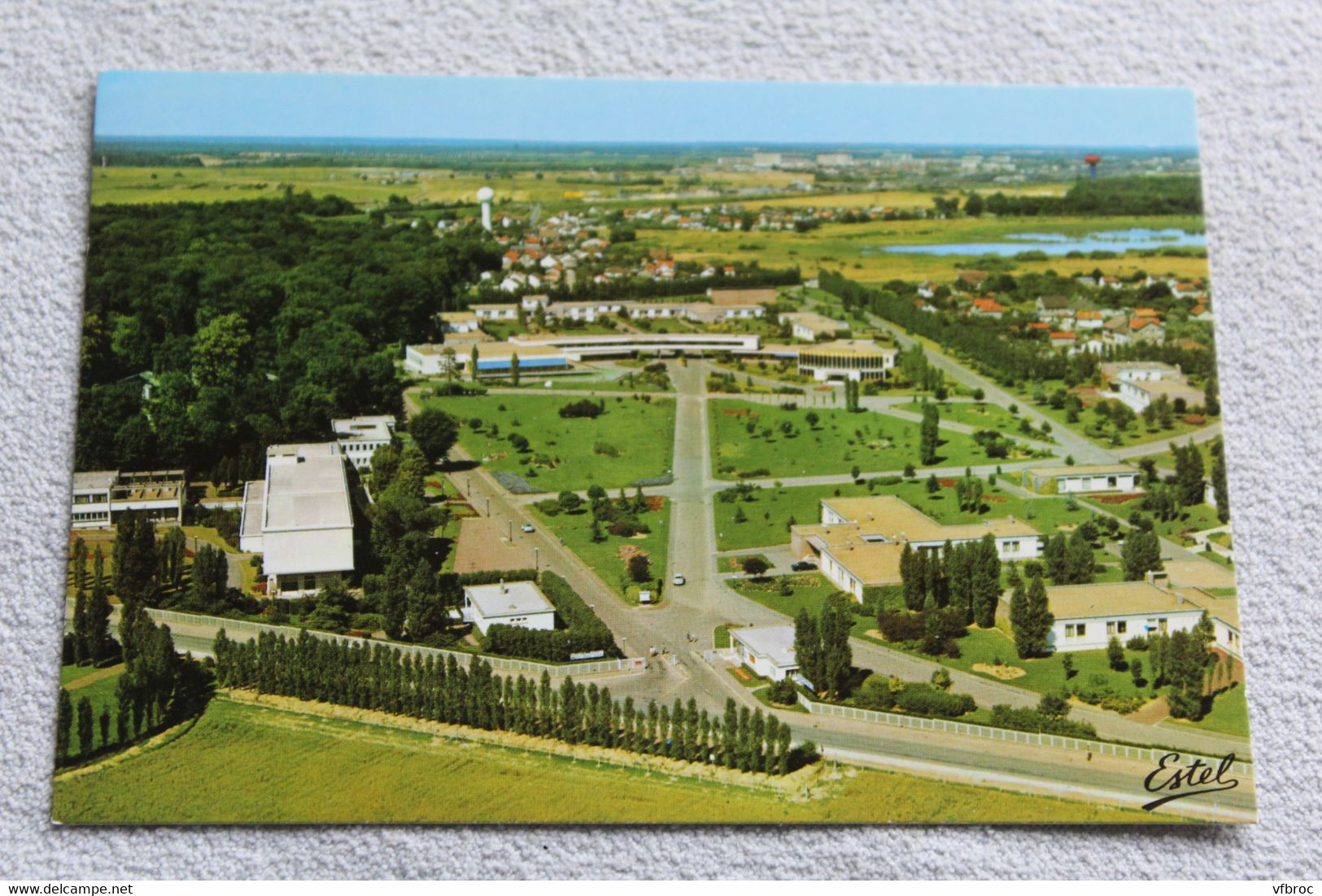 Cpm, La Verriere, Institut Marcel Rivière Et L'étang, Yvelines 78 - La Verriere