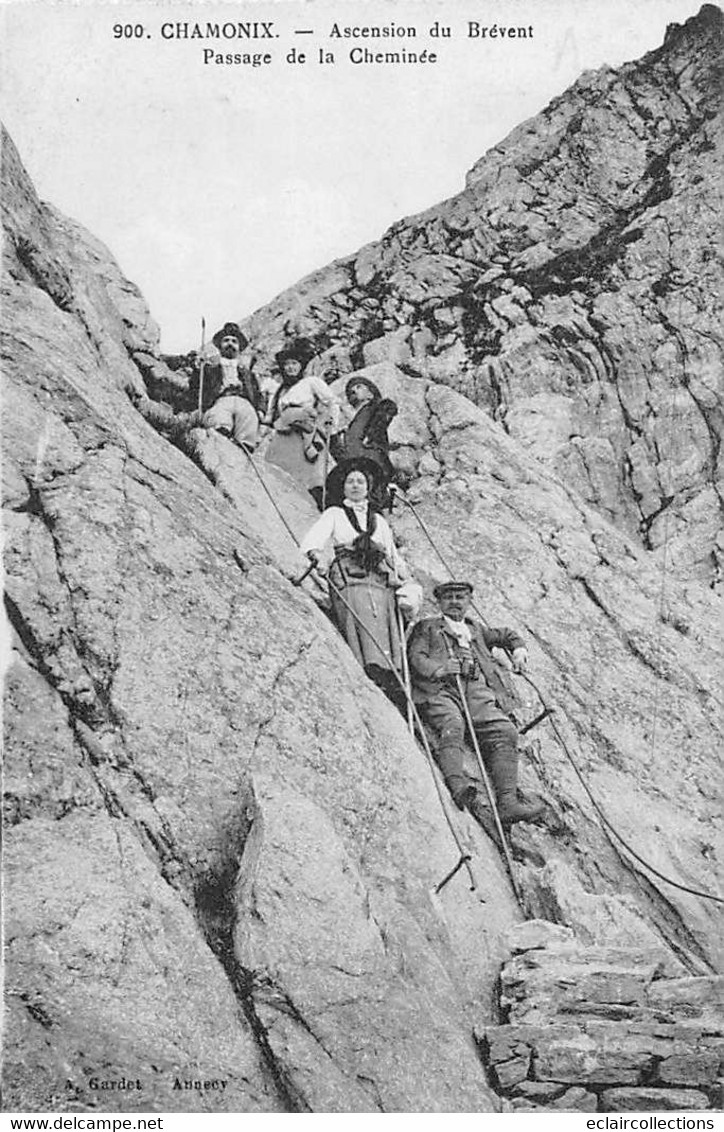 Chamonix         74    Alpinisme: Ascension Du Brévent. Passage De La Cheminée      N° 900    (voir Scan) - Chamonix-Mont-Blanc