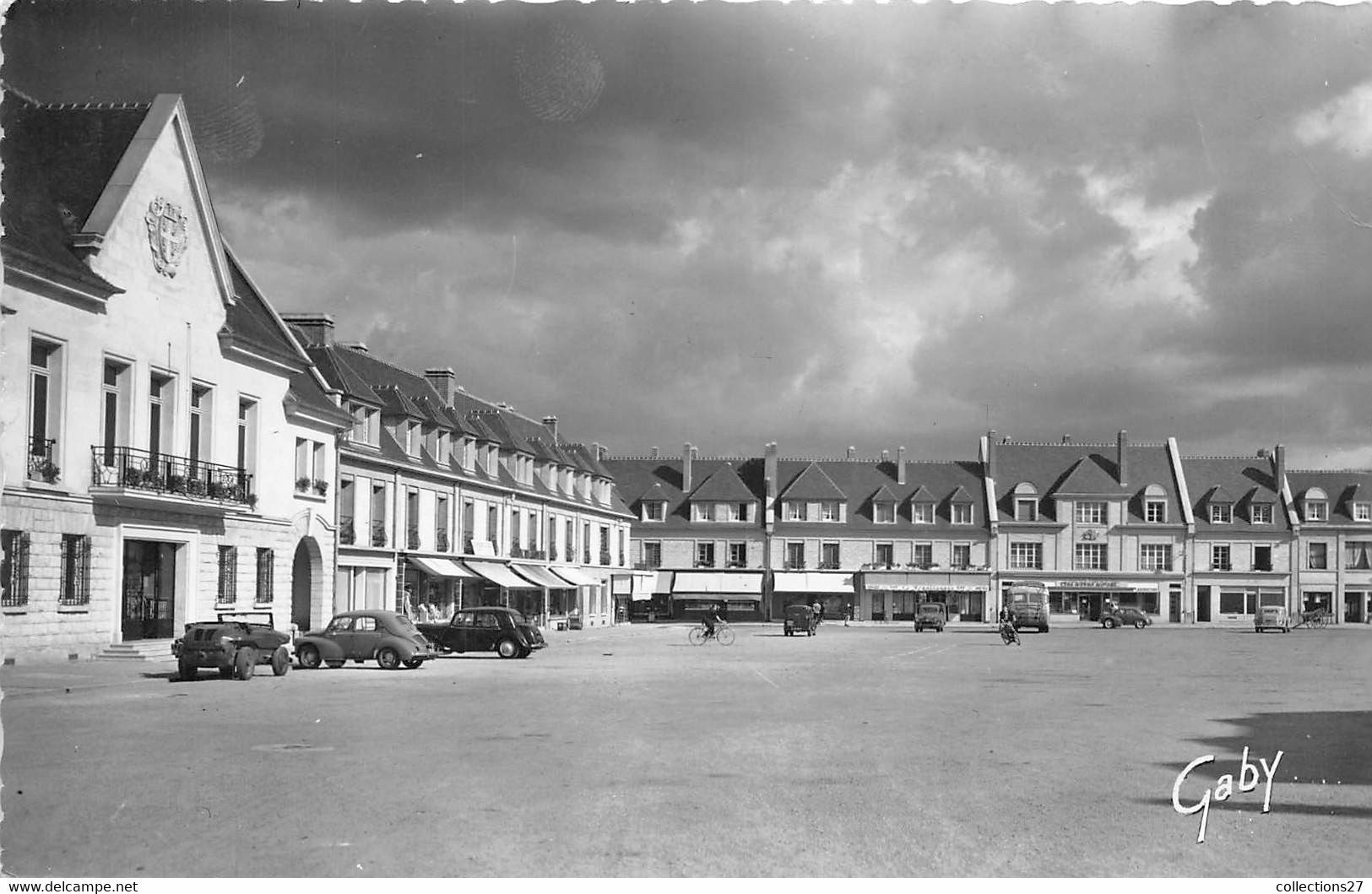 61-VIMOUTIERS- PLACE DE MACKAU - Vimoutiers