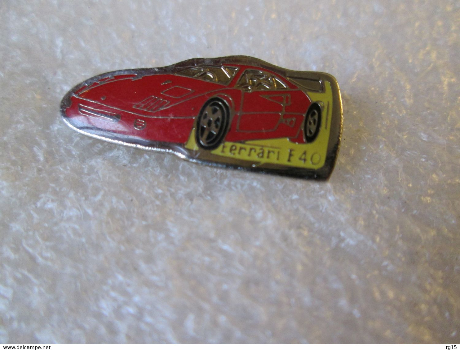 PIN'S   FERRARI   F 40 - Ferrari