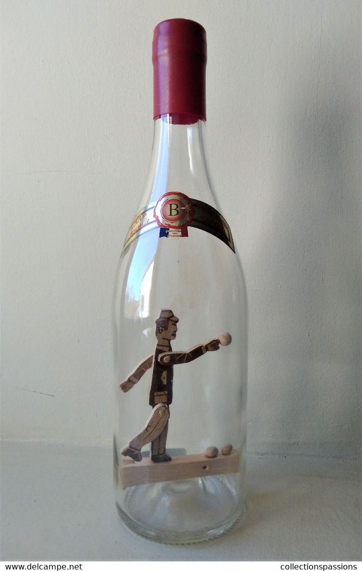 - RARE - Ancienne Bouteille Pour L'eau De Vie Avec Un Personnage En Bois à L'intérieur. Un Bouliste - Art Populaire - - Other & Unclassified