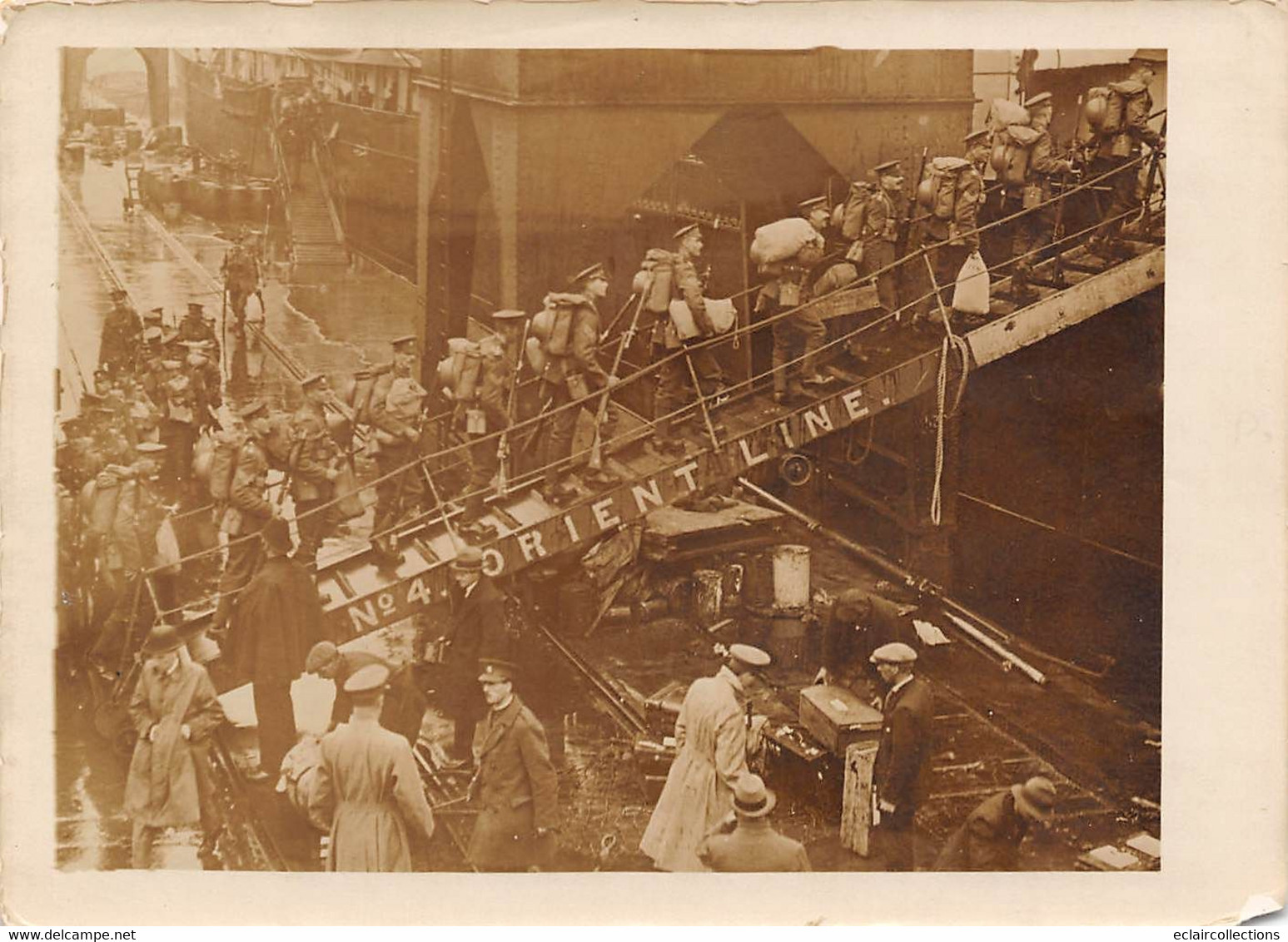 Photographie     Guerre Embarquement Des Troupes Anglaises Pour Les Dardanelles  (voir Scan Et Commentaires) - Altri & Non Classificati