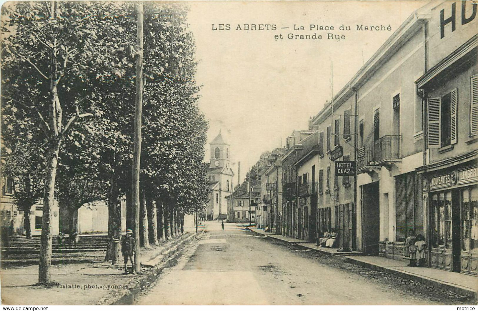 LES ABRETS - La Place Du Marché Et Grande Rue. - Les Abrets