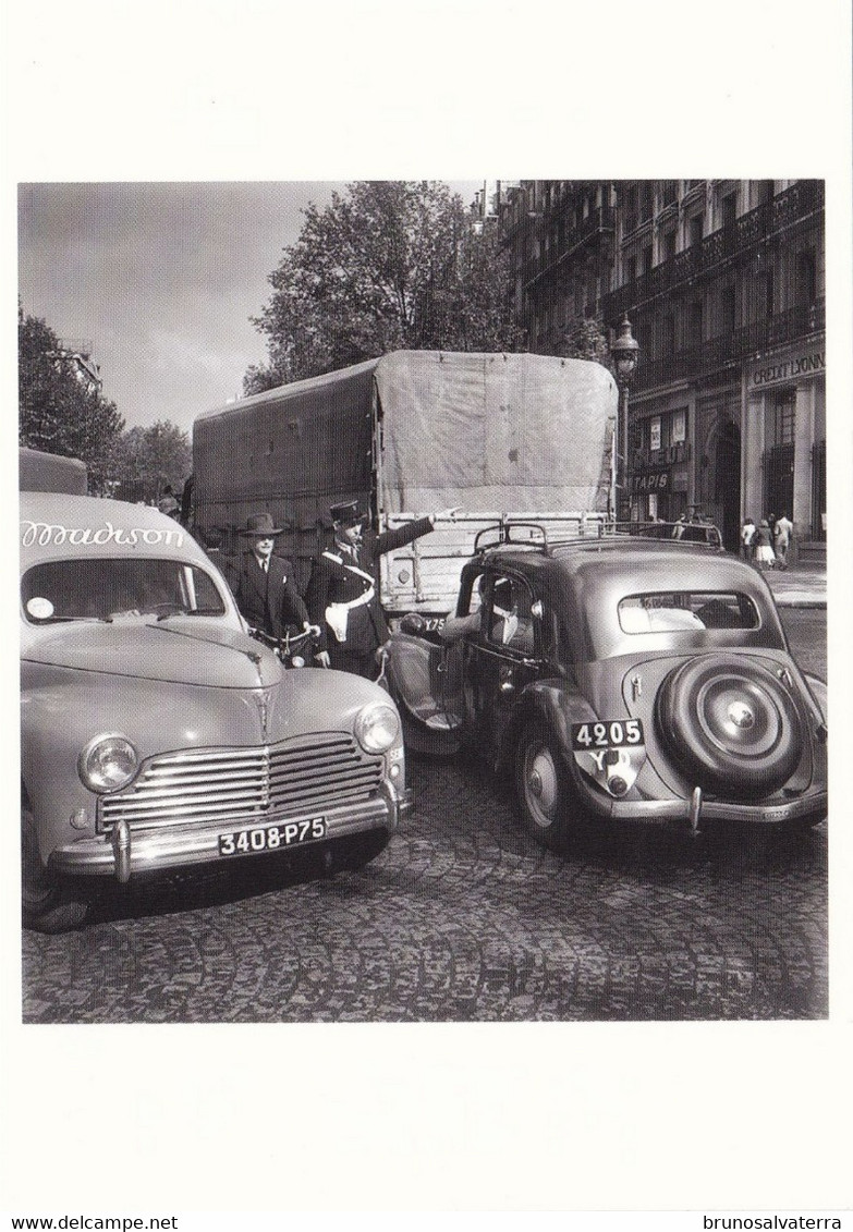 ROBERT DOISNEAU - Boulevard Saint-Denis Paris Mai 1951 - Doisneau