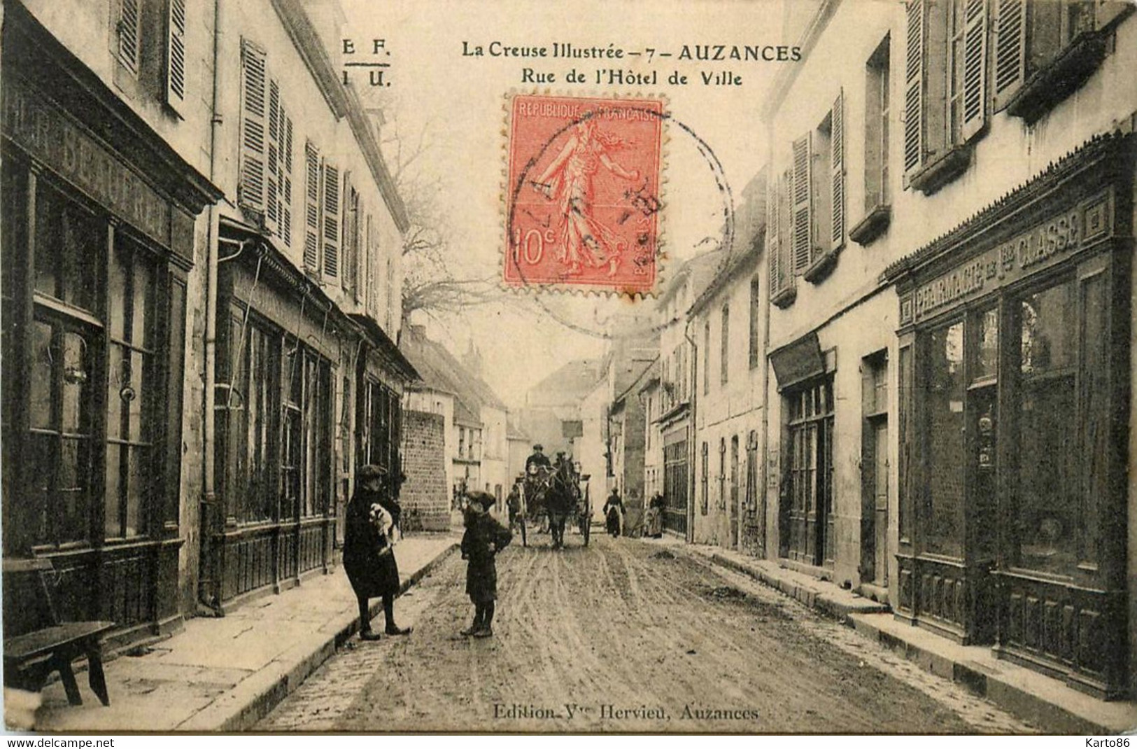 Auzances * La Rue De L'hôtel De Ville * Pharmacie De 1ère Classe * Commerce Magasin BEAUFRET - Auzances