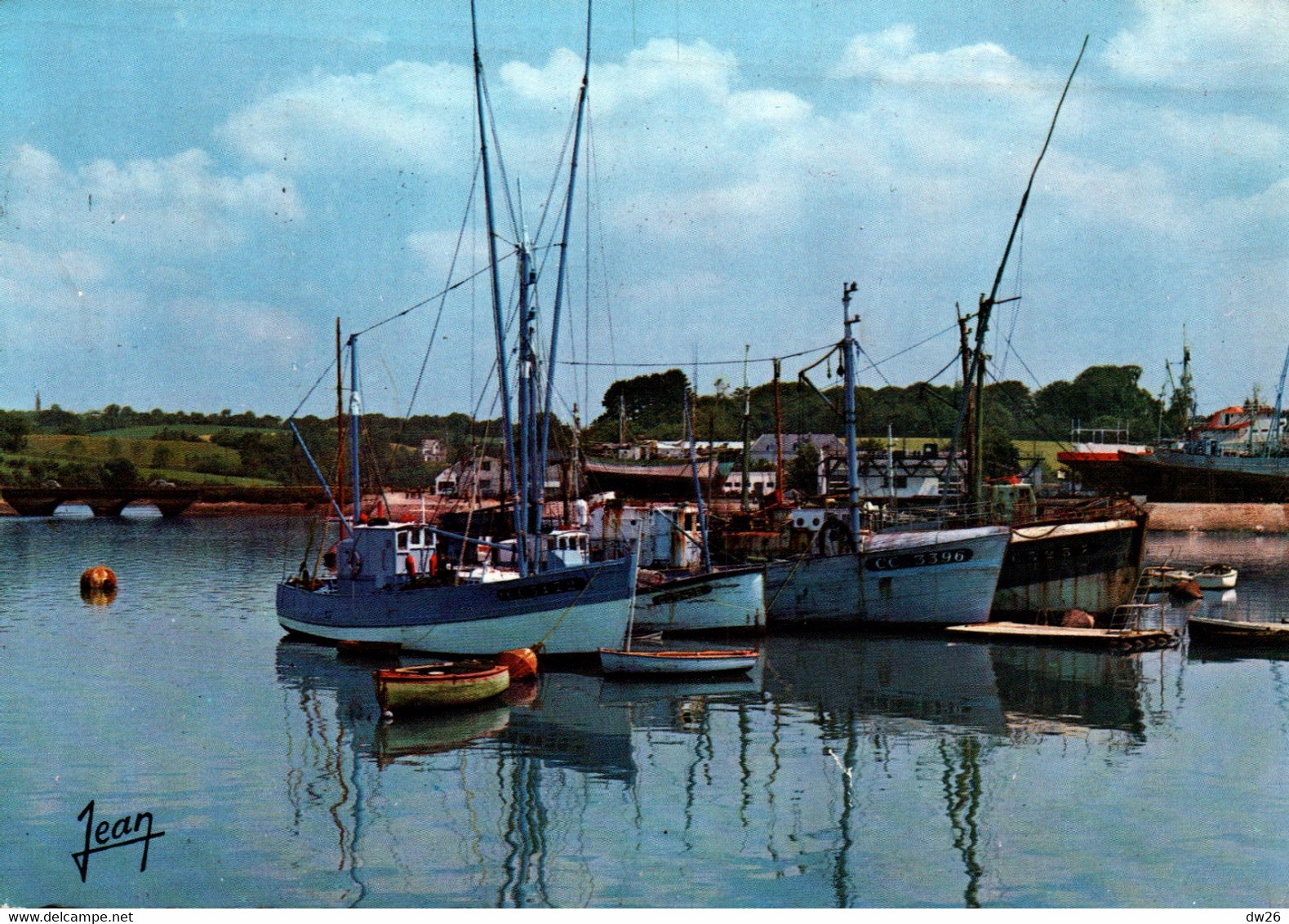 Concarneau (Finistère) Le Port: Thoniers (Thonniers) Et Chalutiers Au Repos - Editions Jean, Carte N° 20309 - Concarneau