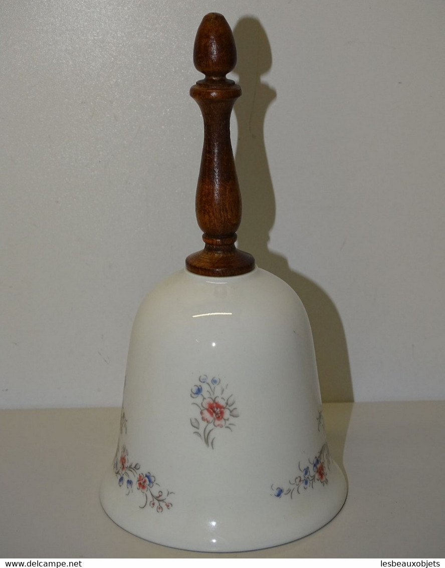 ANCIENNE CLOCHE De TABLE En PORCELAINE  BAREUTHER BAVARIA MANCHE BOIS COLLECTION DECO VITRINE XXe - Bells