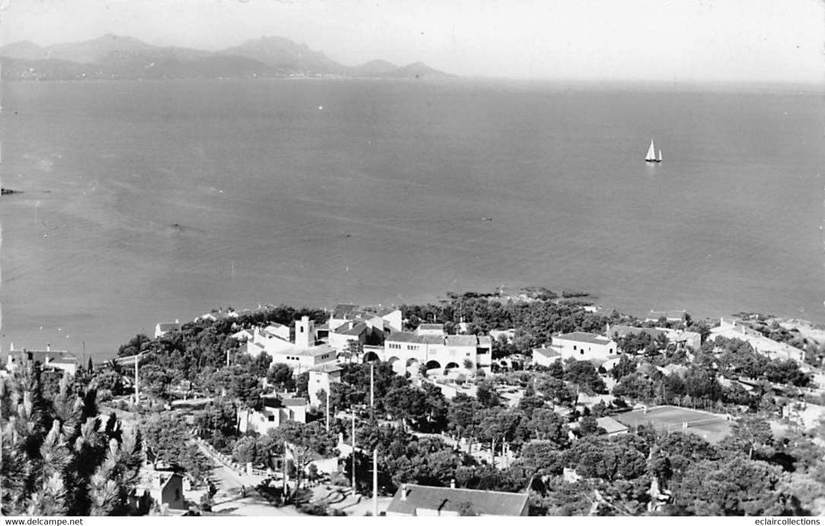 Les Issambres        83         Vue Du Village   Année 1959.      ( Voir Scan) - Les Issambres