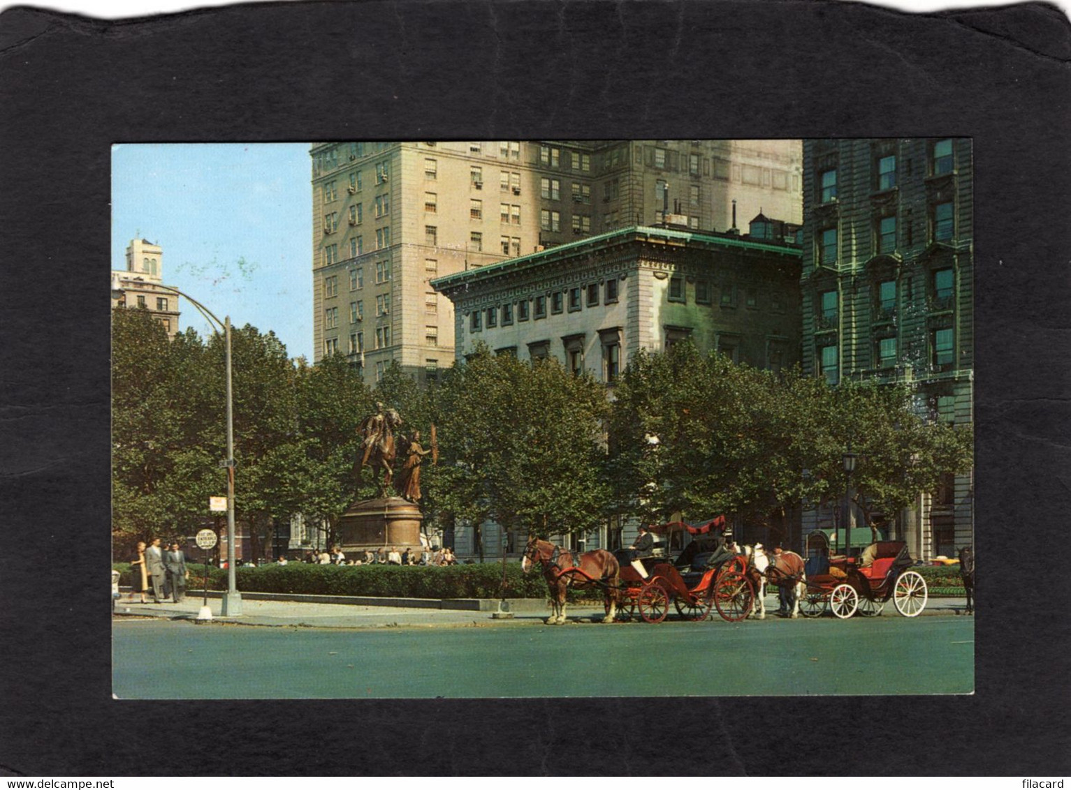 102051    Stati  Uniti,  New York,  The  Colorful  Hansom Cabs In  Central  Park Plaza,  NV(scritta) - Places