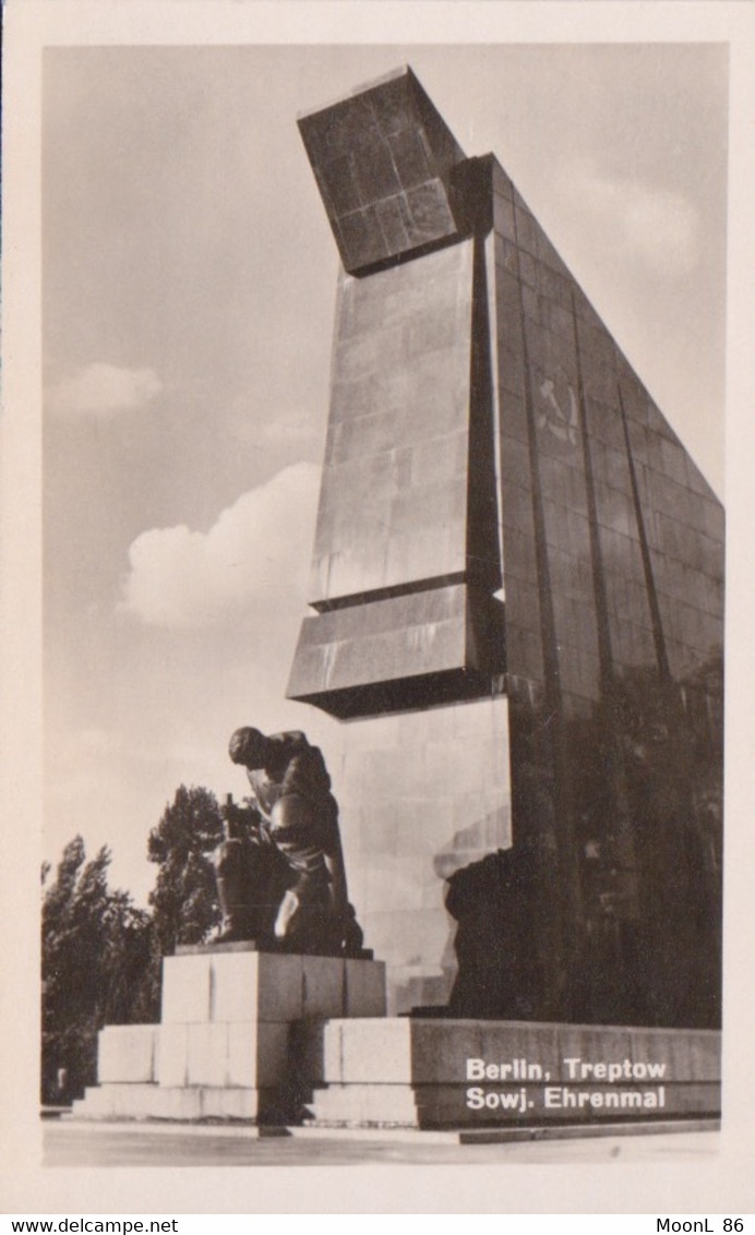 ALLEMAGNE - DEUTSCHLAND - BERLIN  - MONUMENT TRETOW - BLICK AUF DAS EHRENMAL DER SOWJETARMEE - Treptow