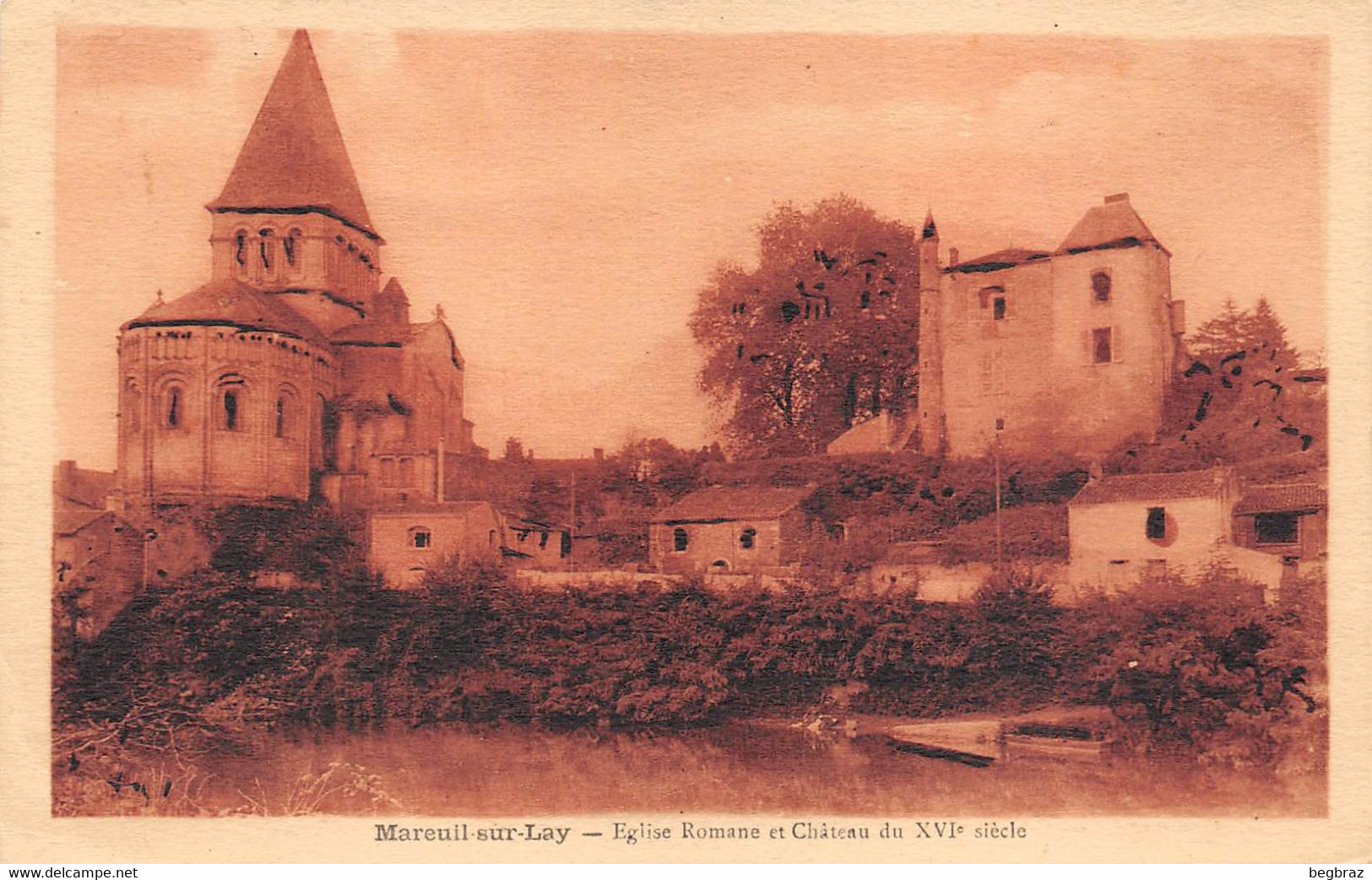 MAREUIL SUR LAY         EGLISE   CHATEAU - Mareuil Sur Lay Dissais