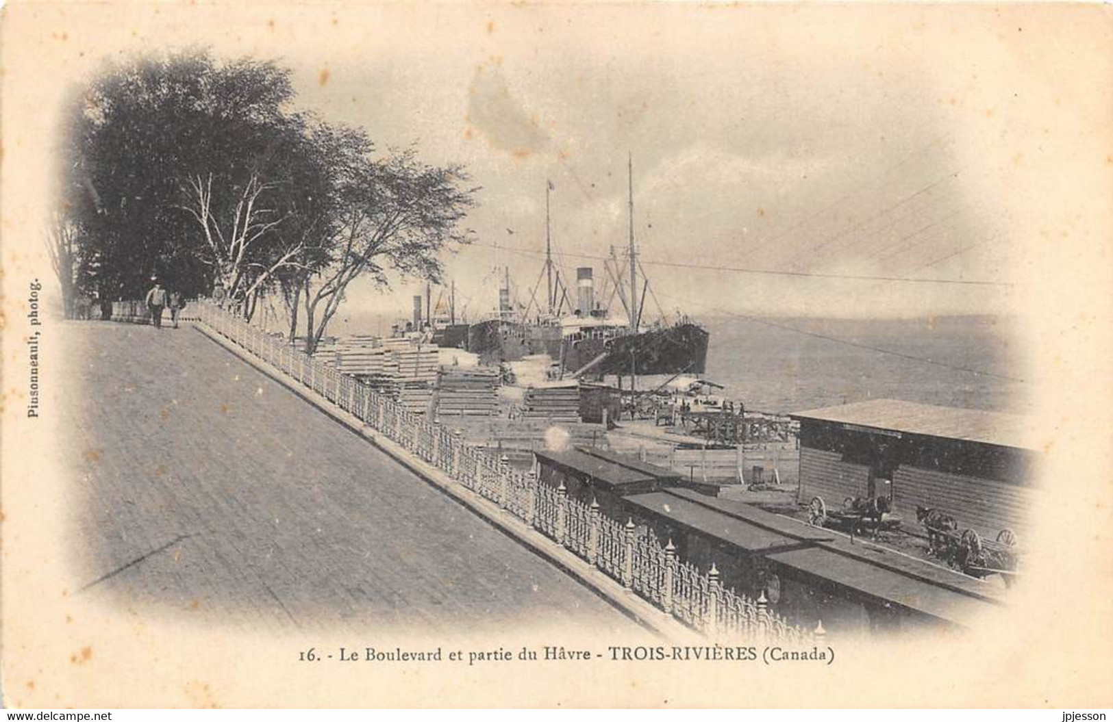 QUEBEC - TROIS RIVIERES - LE BOULEVARD ET PARTIE DU HAVRE - BATEAUX - Trois-Rivières