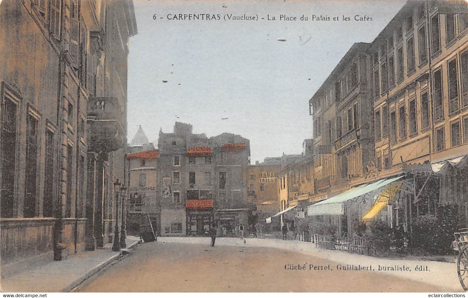 Carpentras      84         Place Du Palais Et Les Cafés    (voir Scan) - Carpentras