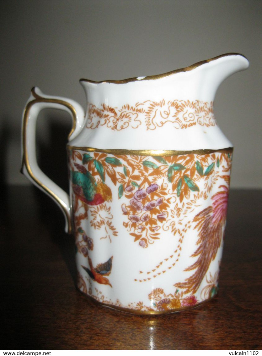 POT A LAIT CREMIER - BIBELOT - OBJET DE VITRINE - EN PORCELAINE ANGLAISE ROYAL CROWN DERBY "OLDE AVESBURY" - Royal Crown Derby