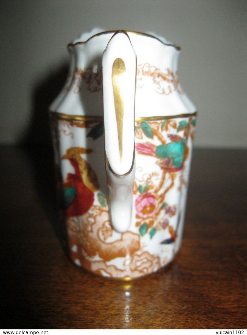 POT A LAIT CREMIER - BIBELOT - OBJET DE VITRINE - EN PORCELAINE ANGLAISE ROYAL CROWN DERBY "OLDE AVESBURY" - Royal Crown Derby