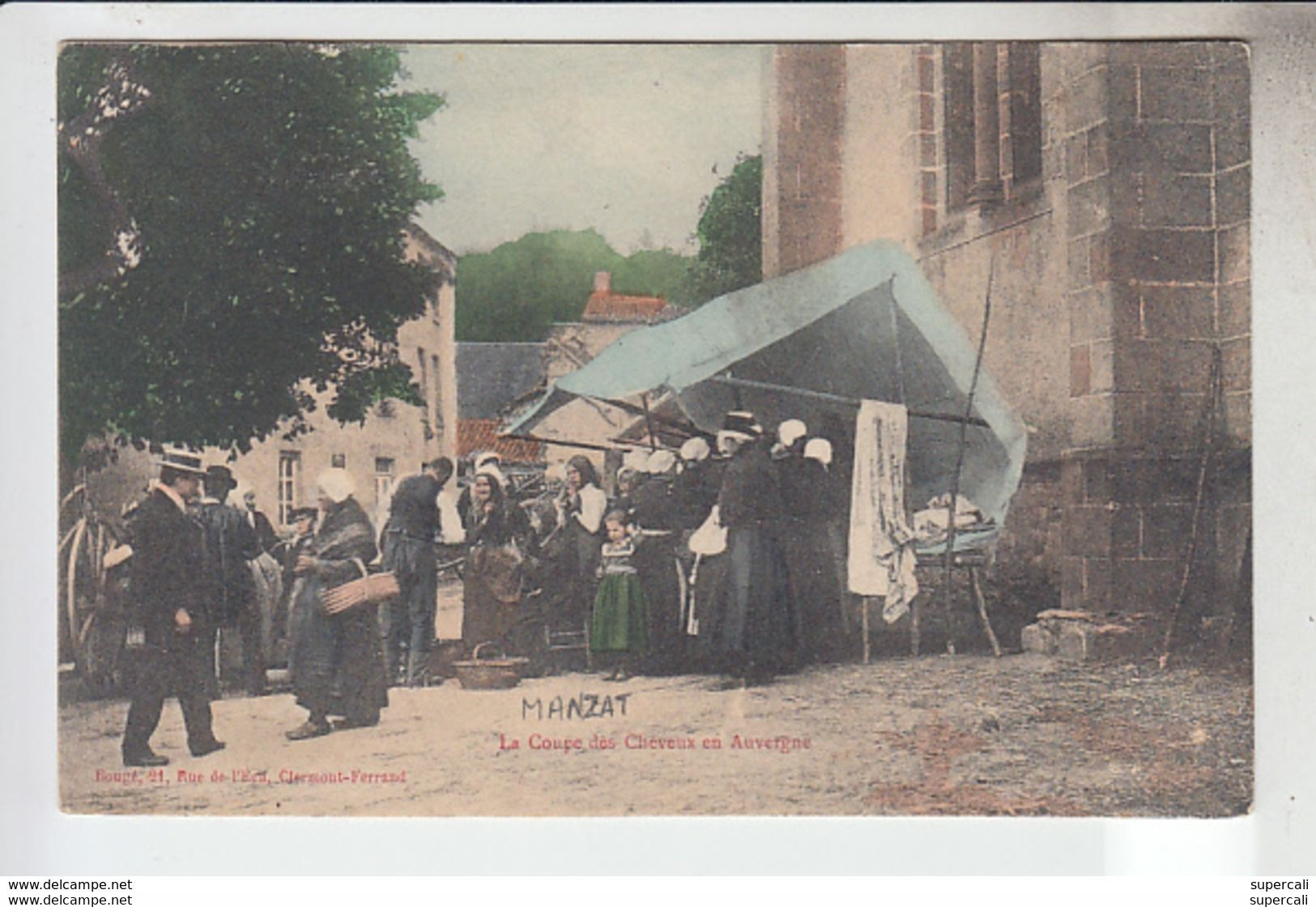 RT32.071   PUY-DE-DOME. MANZAT. LA COUPE DES CHEVEUX EN AUVERGNE.BOUGE .CLERMONT. - Manzat