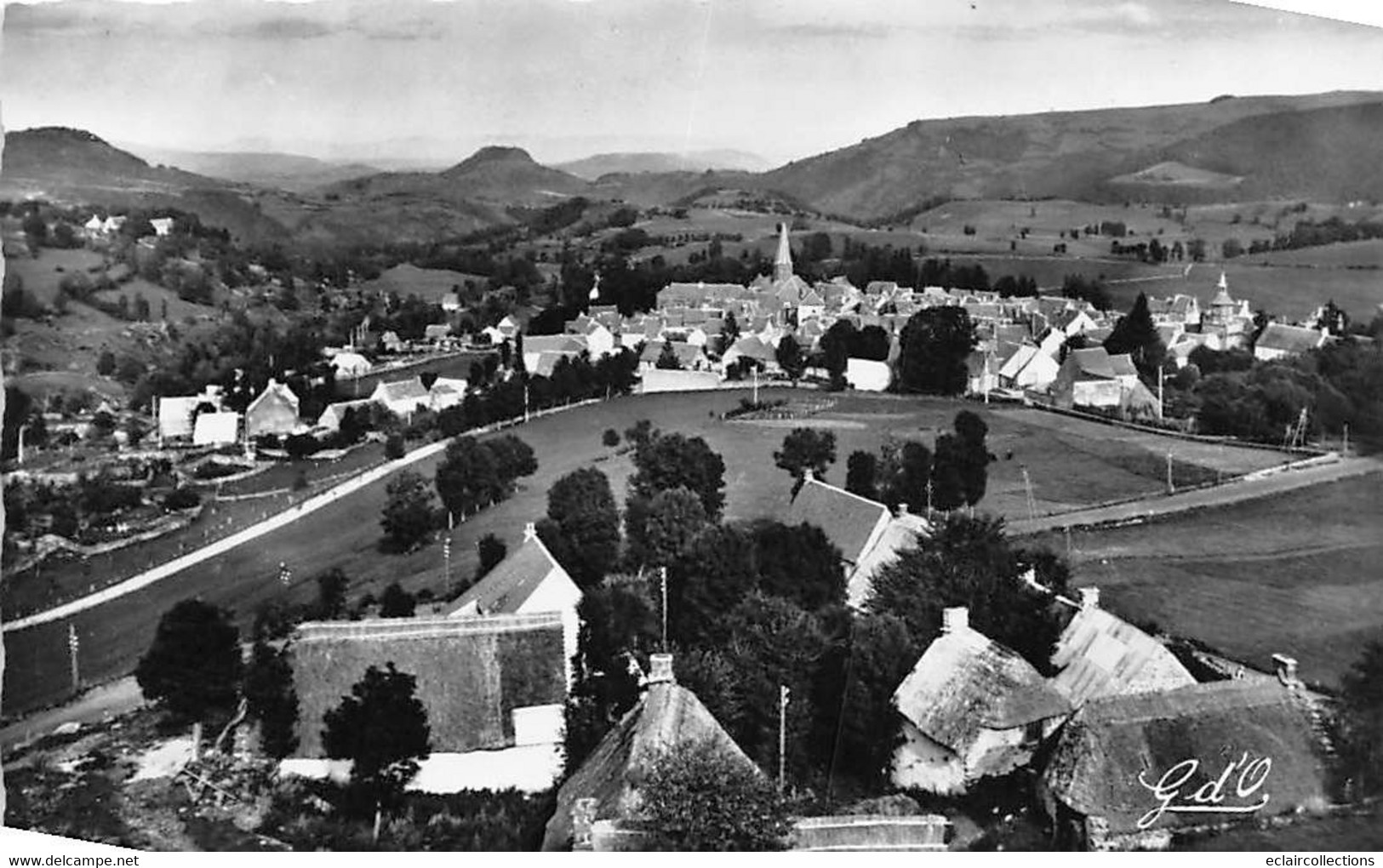 Besse En Chandesse        63          Vue Générale     Année  1958  .        (voir Scan) - Besse Et Saint Anastaise