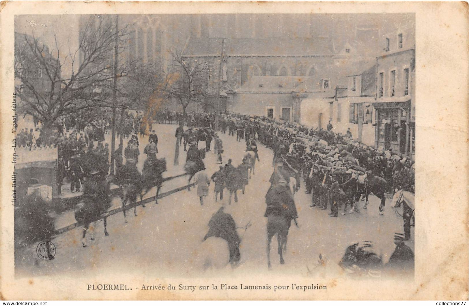 56-PLOERMEL- ARRIVEE DU SURTY SUR LA PLACE LAMENAIS POUR L'EXPULSION - Ploërmel