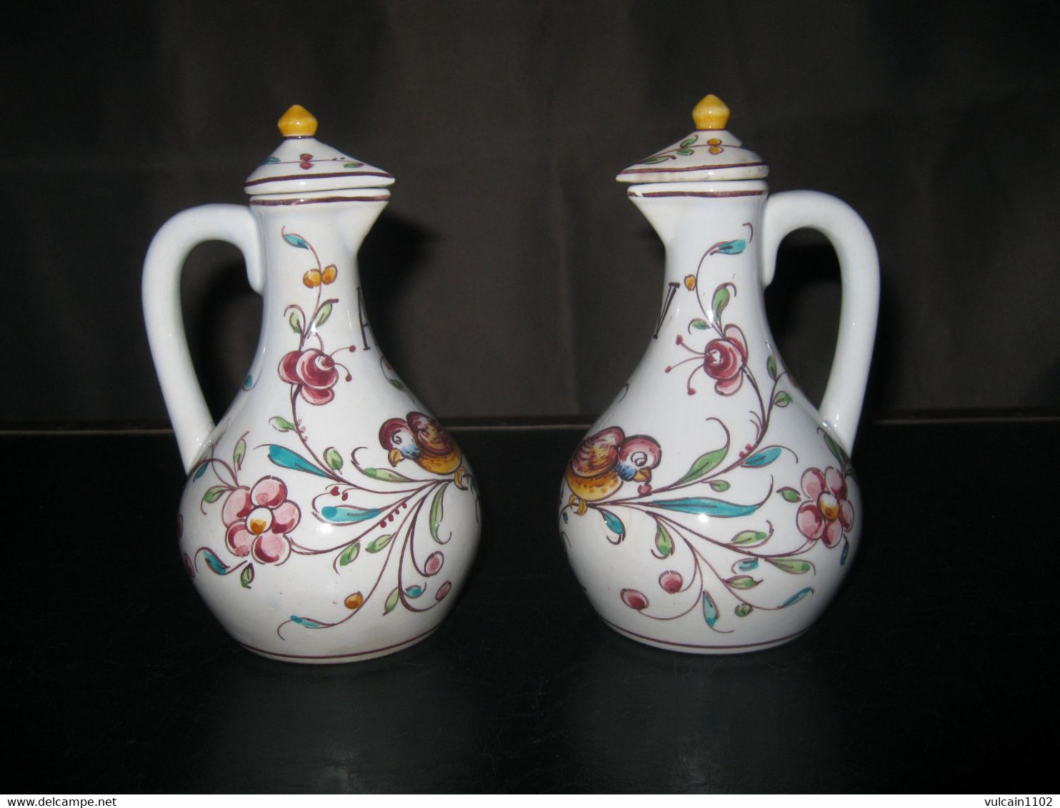 FIOLONS (BOUTEILLES) HUILE ET VINAIGRE EN FAIENCE OU PORCELAINE OPAQUE - Other & Unclassified