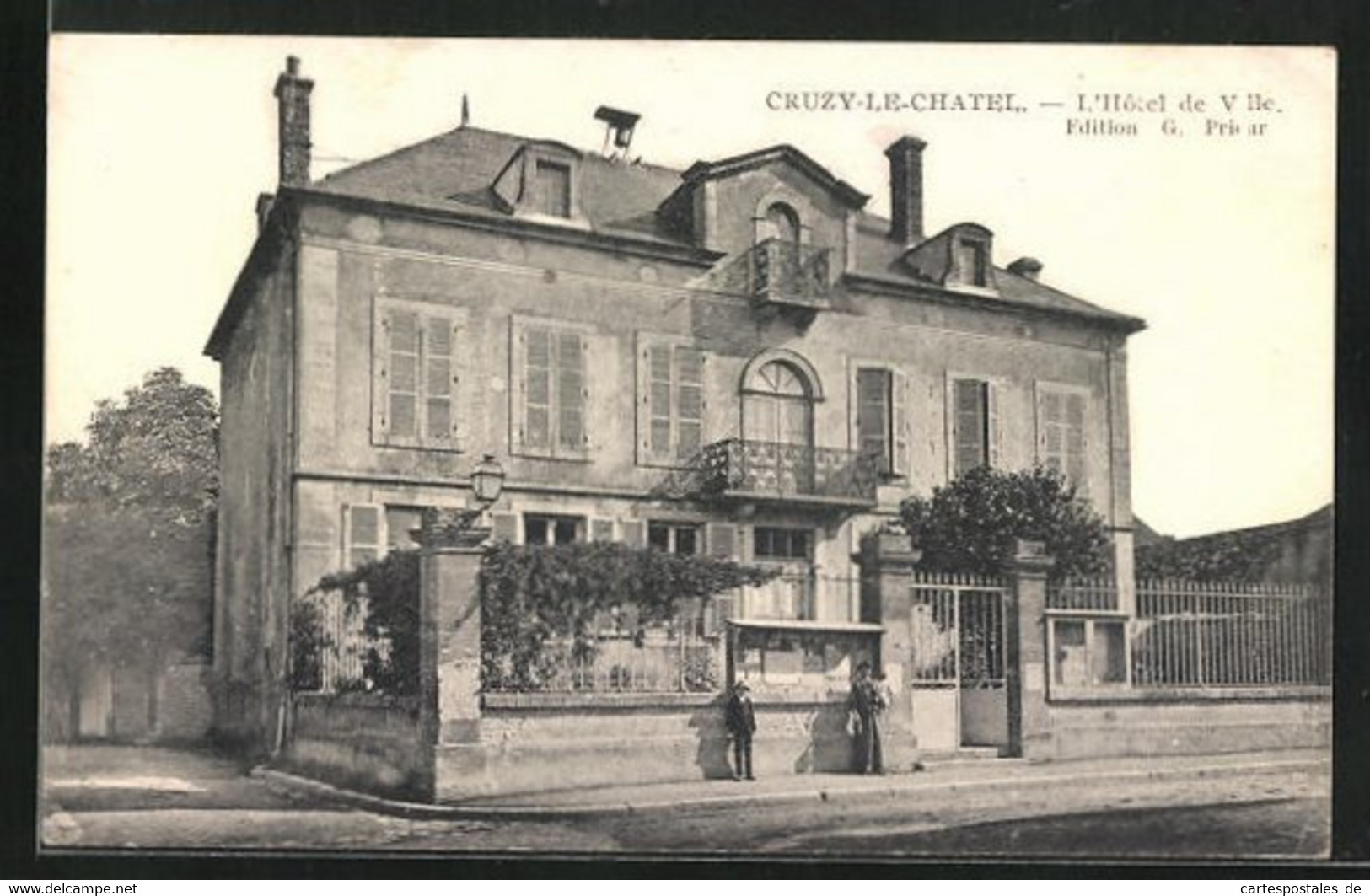 CPA Cruzy-le-Chatel, L`Hotel De Ville - Cruzy Le Chatel