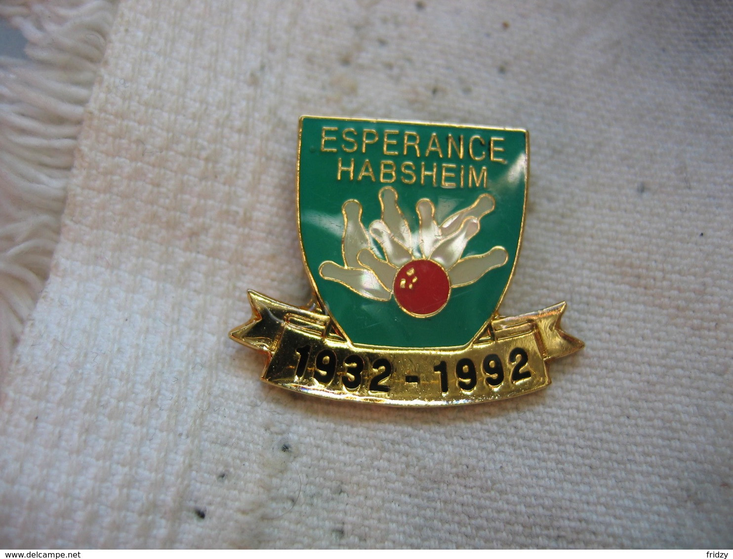 Pin's Des 60 Ans Du Club De Bowling "l'Esperance" à HABSHEIM  1932-1992 - Bowling