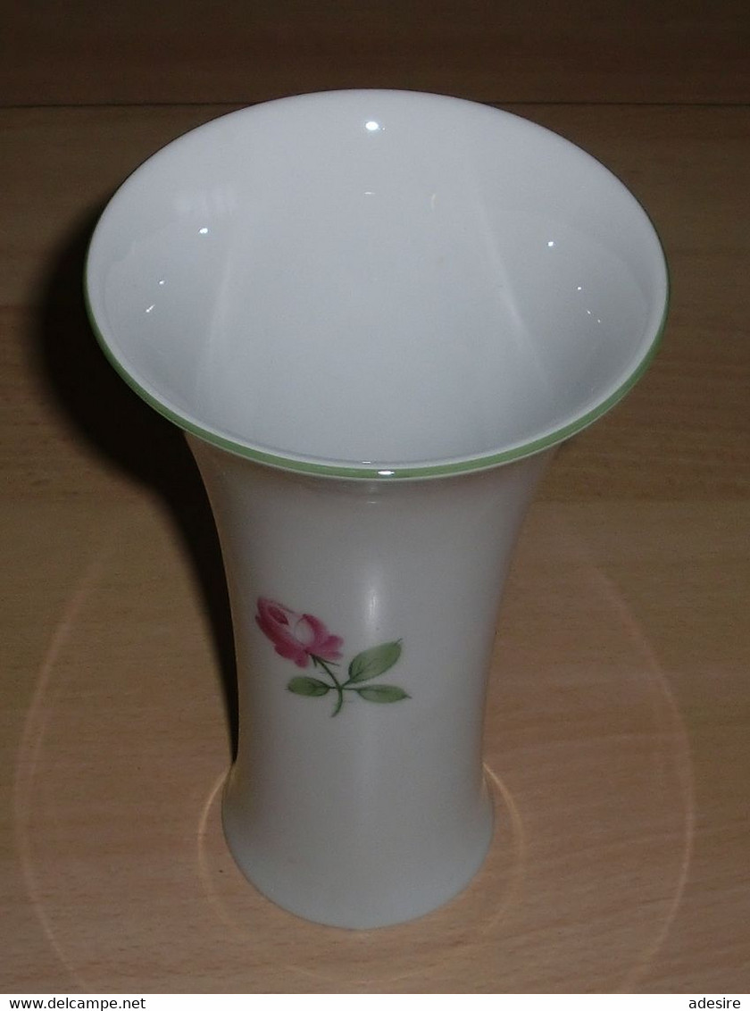 AUGARTEN PORZELLAN VASE, Wiener Rose, Nummeriert, Signiert, Unbeschädigtes Sammlerstück, Größe H=19, Größter Dm=11 Cm - Autres & Non Classés