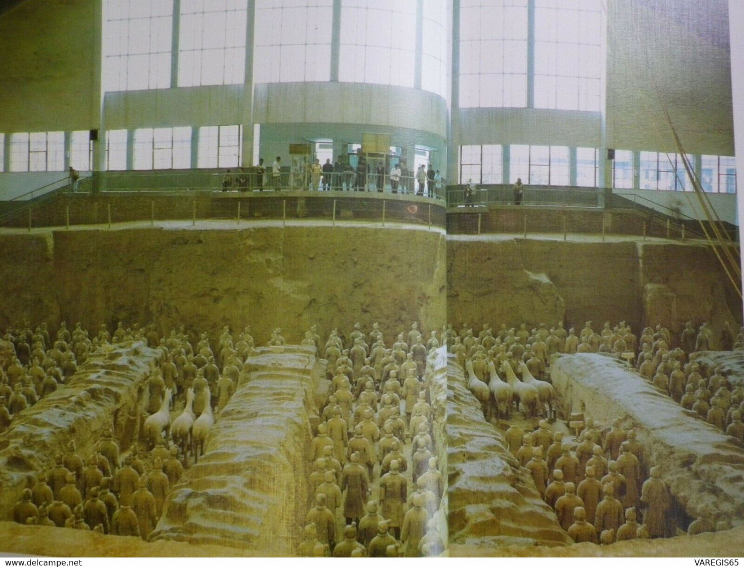 TERRA COTTA WARRIORS HORSES TOMB QIN SHI HUANG - 1987 CULTURAL RELICS -  EN ANGLAIS - SUPERBES ILLUSTRATIONS