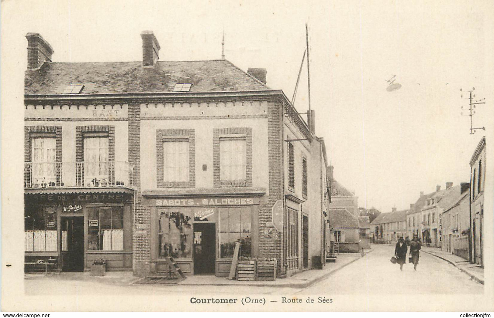 / CPA FRANCE 61 "Courtomer, Route De Sées" - Courtomer