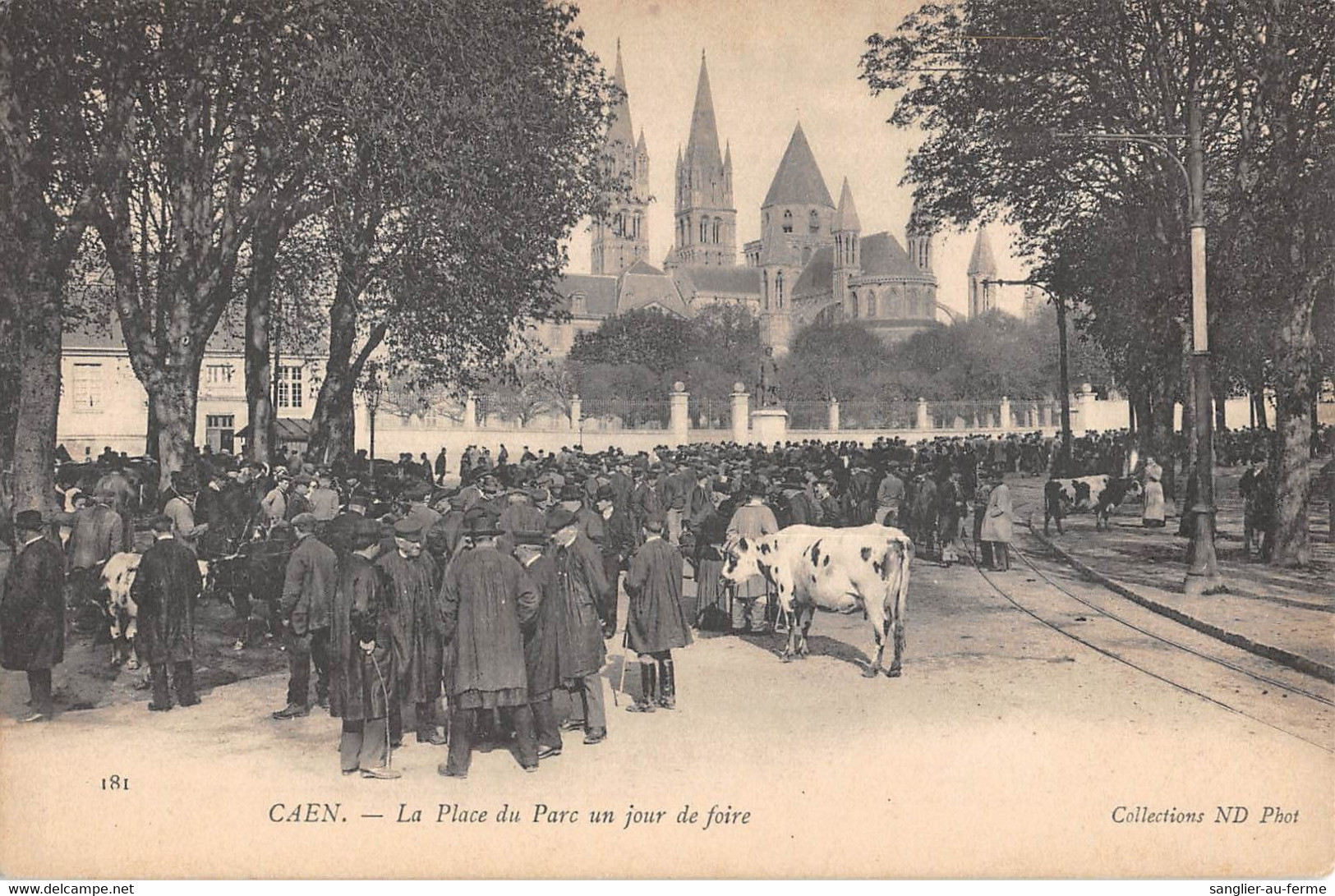 CPA 14 CAEN LA PLACE DU PARC UN JOUR DE FOIRE - Caen