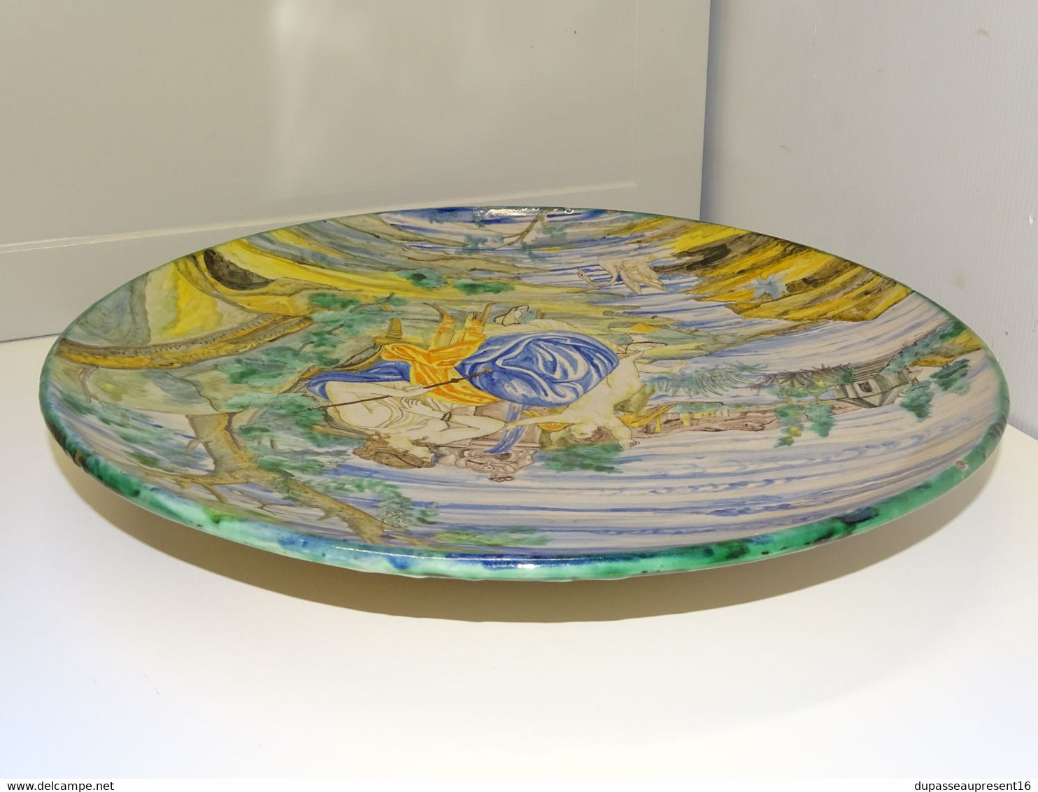 *GRAND PLAT FAIENCE MAJOLIQUE ITALIE XIX/XX déco Scène Mythologique déesse céres E