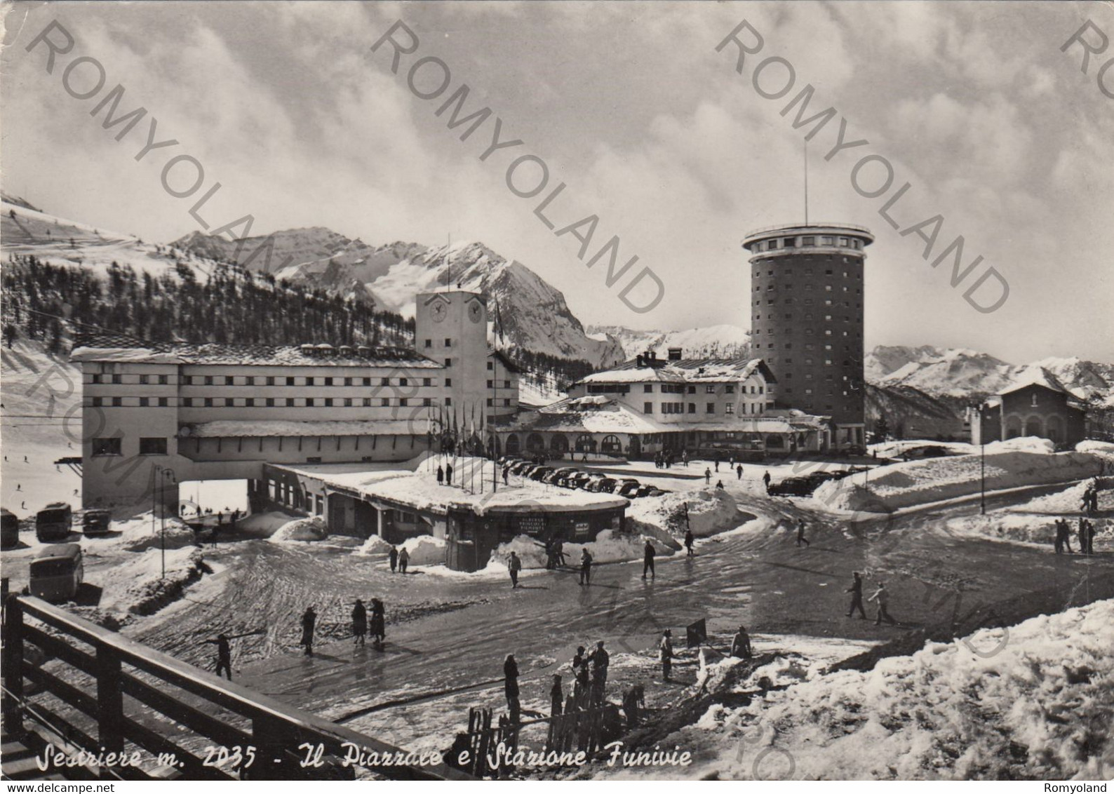 CARTOLINA  SESTRIERE M.2035,TORINO,PIEMONTE,IL PIAZZALE E STAZIONE FUNIVIE,MONTAGNA,LA NEVE,RELIGIONE,NON VIAGGIATA - Stadiums & Sporting Infrastructures