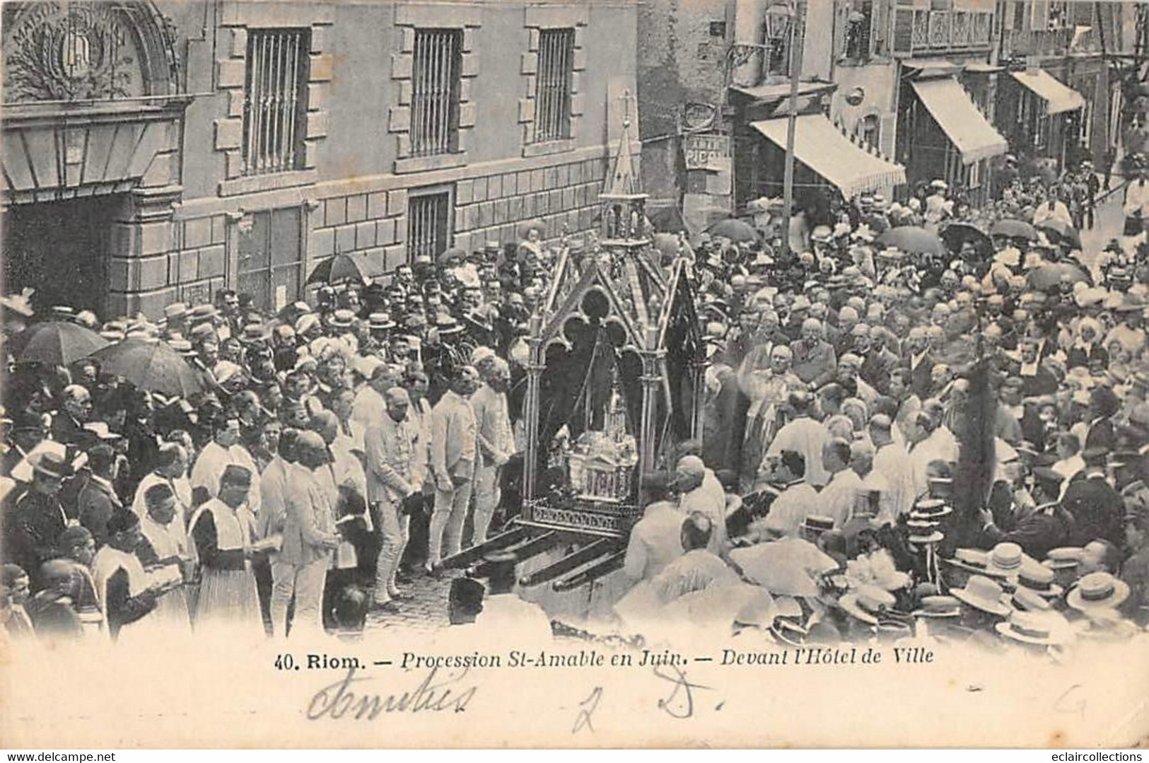 Riom      63         Procession Saint Amable   Devant L'Hôtel De Ville    N°40  (voir Scan) - Riom