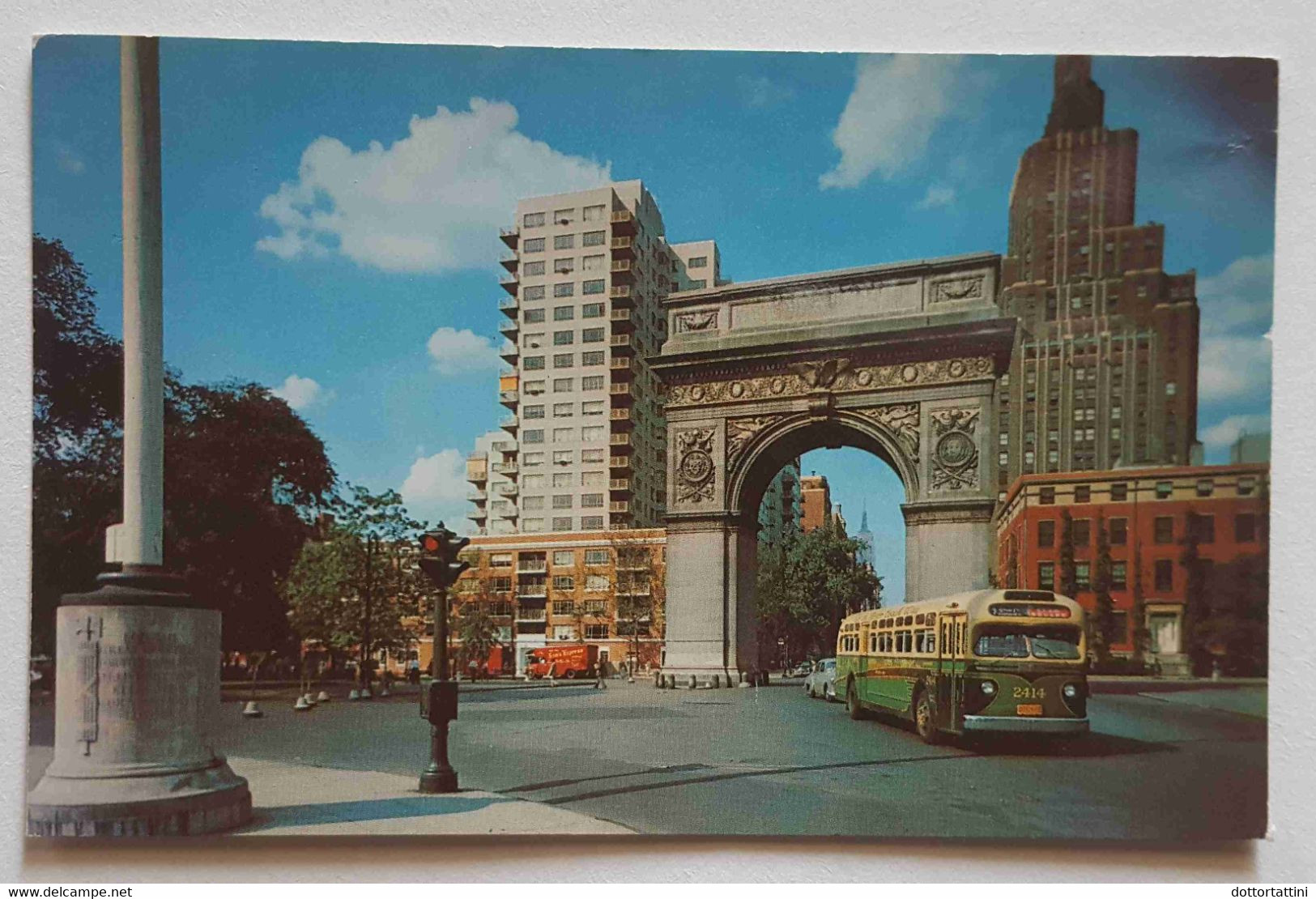 NEW YORK CITY - Washington Square - Bus - Places