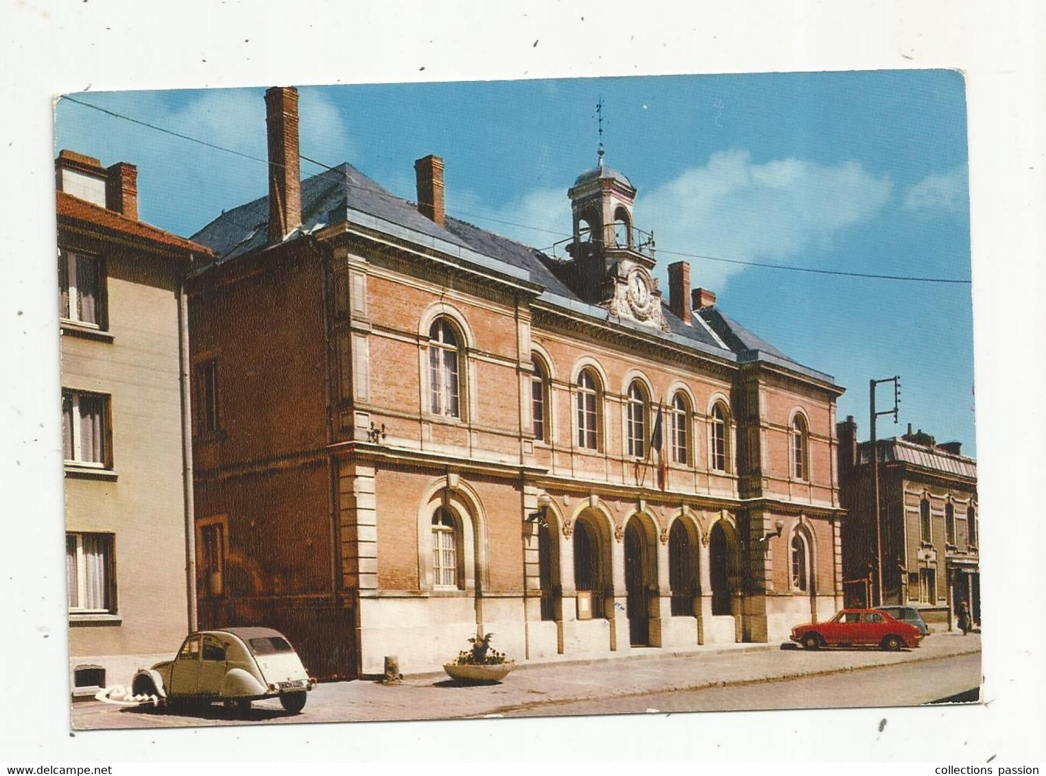 Cp, Automobile ,CITROEN2 CV ,02 , SISSONNE ,l'hôtel De Ville ,écrite1986 - Turismo