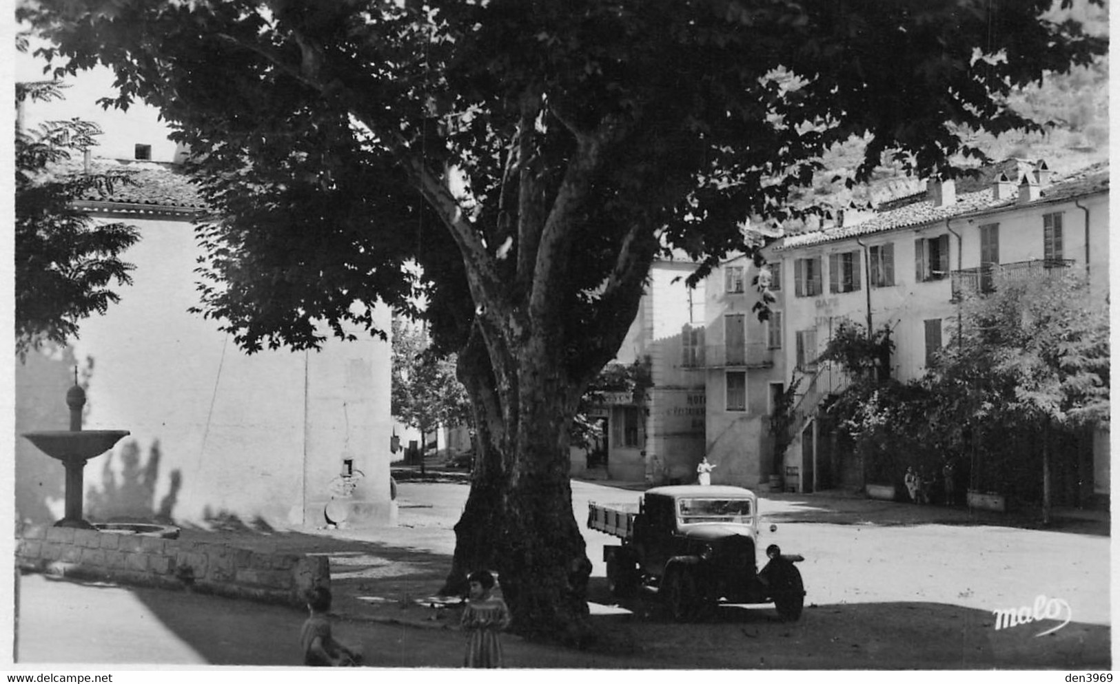 L'ESCARENE - La Place - Camion - Café De L'Union - L'Escarène