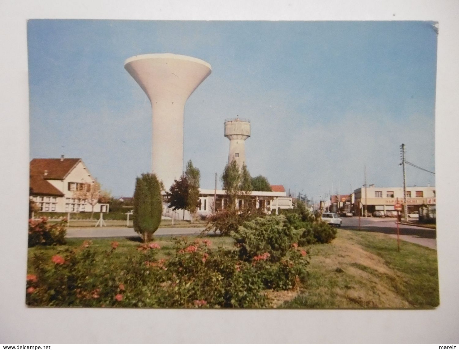 ROISSY EN BRIE Avenue Du Général Leclerc, Centre Commercial, Vue Sur Ancien Château D'eau - 77 SEINE ET MARNE - Roissy En Brie